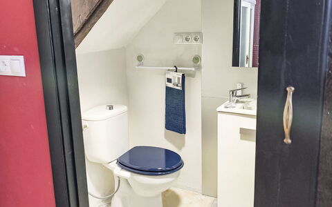 Pizarra: Toilleten Sitz, Toilette, Badezimmer, Armatur, Installation, Fussboden, Flooring, Bidet, Sinken, Zapfhahn
