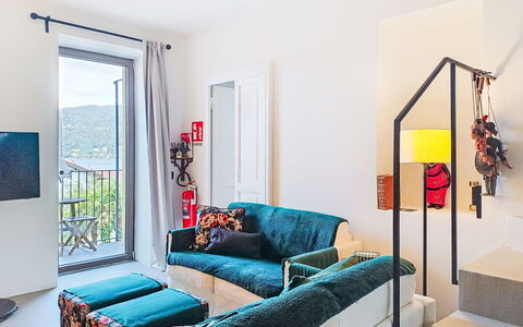 Emma: Möbel, Interior Design, Wand, Flooring, Couch, Zimmer, Fussboden, Zuhause, Wohnung, Wohnzimmer