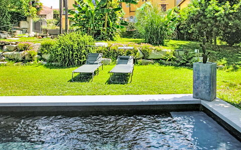 Emma: Schwimmbad, Strauch, Garten, Water Feature, Verbundwerkstoff, Hinterhof, Landscaping, Schatten, Garten, Rasen