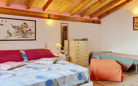 Baita Melissa: Möbel, Bett, Interior Design, Schlafzimmer, Bettdecke, Fussboden, Bedding, Holz, Flooring, Linens