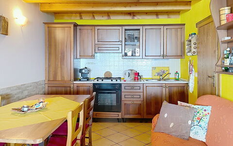 Baita Melissa: Möbel, Interior Design, Flooring, Holz, Fussboden, Zimmer, Decke, Küche, Countertop, Beleuchtung