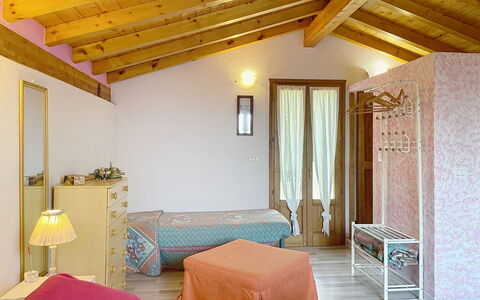Baita Melissa: Interior Design, Möbel, Flooring, Fussboden, Wand, Holz, Schlafzimmer, Decke, Zimmer, Bett