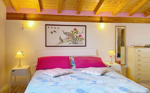Baita Melissa: Möbel, Bett, Interior Design, Schlafzimmer, Bettdecke, Fussboden, Decke, Linens, Flooring, Zimmer