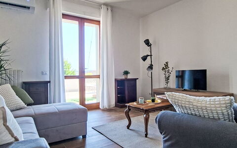 Le 3 Viste: Möbel, Interior Design, Flooring, Fussboden, Holz, Zimmer, Couch, Wohnzimmer, Holzboden, Beleuchtung