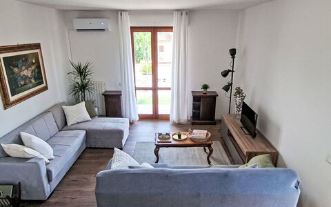 Le 3 Viste: Möbel, Interior Design, Flooring, Couch, Holz, Fussboden, Wohnzimmer, Zimmer, Tabelle, Beleuchtung