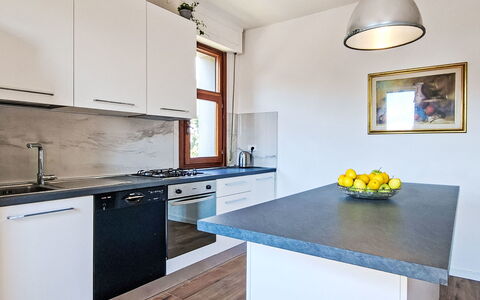 Le 3 Viste: Countertop, Küche, Flooring, Küchengerät, Interior Design, Cabinetry, Fussboden, Holz, Möbel, Major Appliance