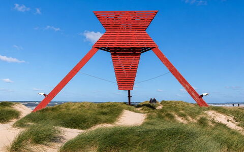 Henri - 700M from the Sea: Himmel, Blau, Ökoregion, Morgen, Sonnenlicht, Meteorologisches Phänomen, Sand