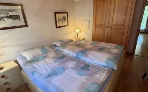 Lenk 755: Bett, Möbel, Schlafzimmer, Bedding, Bettdecke, Interior Design, Holz, Fussboden, Zimmer, Bettrahmen