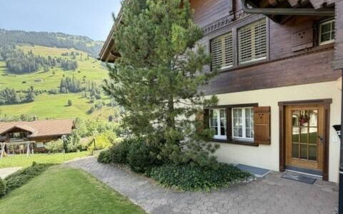 Sonnhalde 9 Eg: Gebäude, Fenster, Haus, Zuhause, Wohngebiet, Die Architektur, Hütte, Dach, Tür, Estate