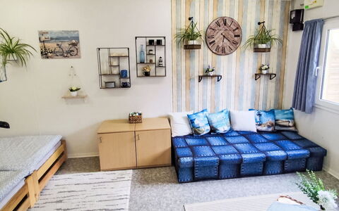 Trebon 1: Möbel, Interior Design, Flooring, Fussboden, Textil, Kissen, Zimmer, Beleuchtung, Couch, Wohnzimmer