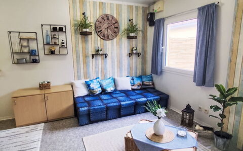 Trebon 1: Möbel, Interior Design, Holz, Couch, Zimmer, Flooring, Textil, Fussboden, Beleuchtung, Wohnzimmer