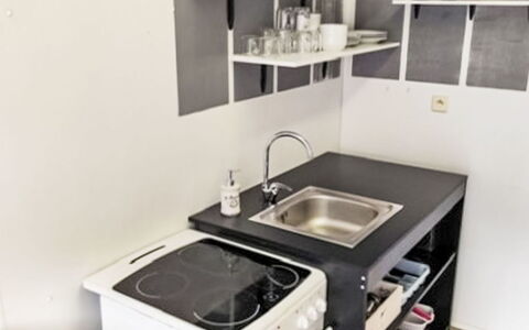 Trebon 1: Küchengerät, Küche, Major Appliance, Möbel, Interior Design, Flooring, Cabinetry, Haushaltsgerät, Fussboden, Countertop