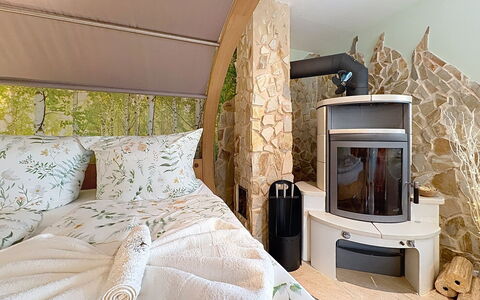 Bionestlein Premium-Appartment mit Sauna: Möbel, Interior Design, Beleuchtung, Stuhl, Holzbeize, Kissen, Design, Light Fixture, Zimmerpflanze, Wohnzimmer
