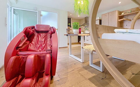 Bionestlein Premium-Appartment mit Sauna: Interior Design, Möbel, Flooring, Fussboden, Beleuchtung, Decke, Zimmer, Komfort, Stuhl, Wohnzimmer