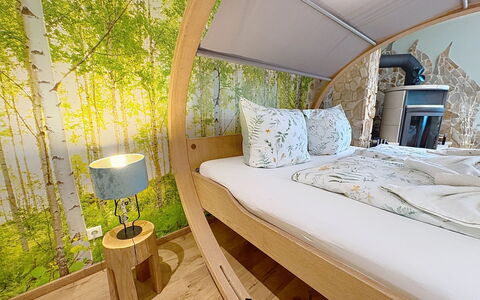 Bionestlein Premium-Appartment mit Sauna: Interior Design, Möbel, Schlafzimmer, Bett, Bedding, Kissen, Zimmer, Linens, Bettdecke, Kissen