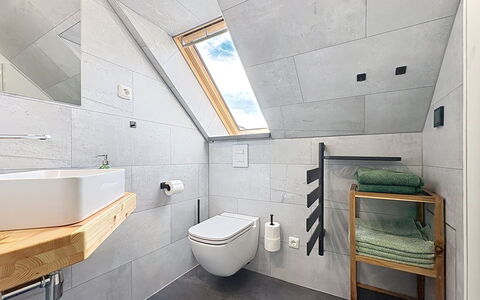 Chrischi: Flooring, Fussboden, Armatur, Decke, Fliese, Sinken, Dachboden, Installation, Zapfhahn, Badezimmer