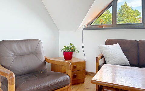 Chrischi: Möbel, Flooring, Holz, Interior Design, Fussboden, Stuhl, Zimmer, Wohnzimmer, Holzboden, Couch