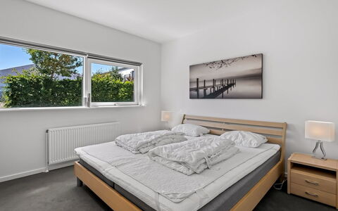 Svane - 70M from the Sea: Schlafzimmer, Bett, Interior Design, Zimmer, Bedding, Bettdecke, Flooring, Fussboden, Decke, Bettrahmen
