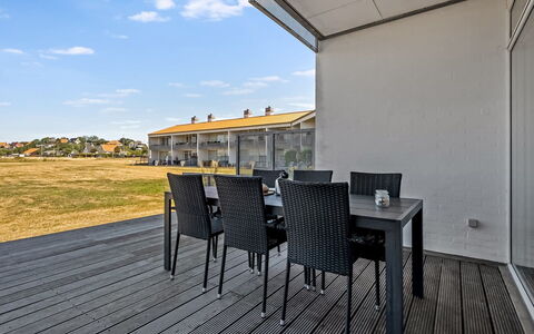 Svane - 70M from the Sea: Verbundwerkstoff, Schatten, Deck, Planke, Promenade, Hartholz, Balkon, Daylighting, Walkway, Aluminium