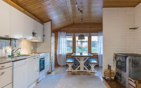 Villa Kettu: Holz, Decke, Interior Design, Möbel, Zuhause, Küche, Zimmer, Fussboden, Light Fixture, Countertop