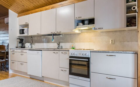 Laukaa 605: Küche, Küchengerät, Countertop, Major Appliance, Cabinetry, Flooring, Holz, Spüle, Interior Design, Sinken