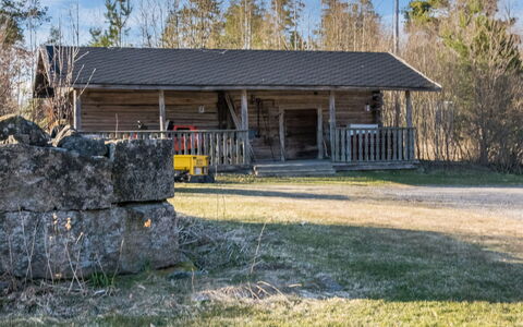 Laukaa 605: Baum, Holz, Landschaft, Grundstueck, Ländliches Gebiet, Hütte, Dach, Blockhaus, Schuppen, Hütte