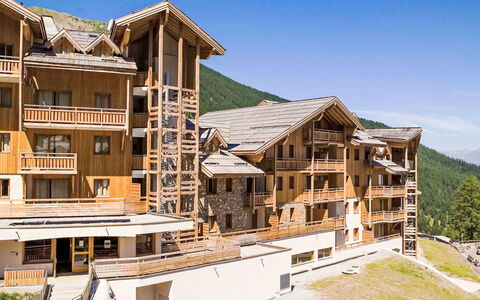 Les Orres 652: Balkon, Holzbeize, Zimmerpflanze, Gartenmöbel, Blumentopf