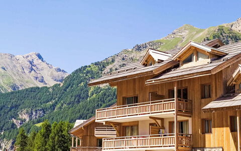 Les Orres 652: Balkon, Holzbeize, Zimmerpflanze, Gartenmöbel, Blumentopf