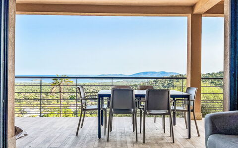 Sainte Lucie Porto Vecchio 650: Balkon, Holzbeize, Zimmerpflanze, Gartenmöbel, Blumentopf