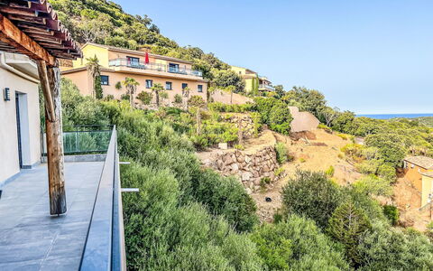 Sainte Lucie Porto Vecchio 650: Balkon, Holzbeize, Zimmerpflanze, Gartenmöbel, Blumentopf