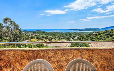 Sainte Lucie Porto Vecchio 650: Balkon, Holzbeize, Zimmerpflanze, Gartenmöbel, Blumentopf