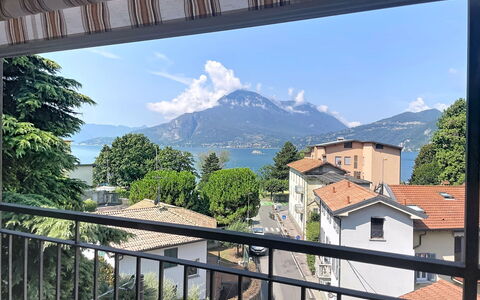 Balconi sulla Spiaggia: Balkon, Holzbeize, Zimmerpflanze, Gartenmöbel, Blumentopf