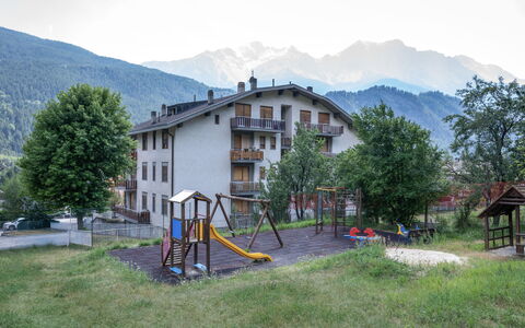 Raggio di Stella: Haus, Wohngebiet, Zuhause, Menschliche Siedlung, Gebirge, Bergstation, Senke, Dorf, Alpen, Grat