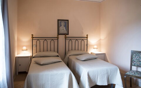 Casa Elia 6: Möbel, Bett, Schlafzimmer, Wand, Interior Design, Bettdecke, Bedding, Holz, Fussboden, Flooring