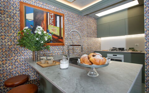 Belvedere Guastella B 4: Küche, Countertop, Interior Design, Flooring, Möbel, Beleuchtung, Fussboden, Fliese, Cabinetry, Zuhause
