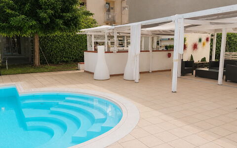 Casa Dafne: Schwimmbad, Resort, Gartenmöbel, Schatten, Freizeit, Stuhl, Eco Hotel, Outdoor Struktur, Hotel, Zimmerpflanze