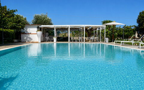 Casa Dafne: Schwimmbad, Resort, Gartenmöbel, Verbundwerkstoff, Schatten, Freizeit, Eco Hotel, Sonnenliege, Hotel, Thermae