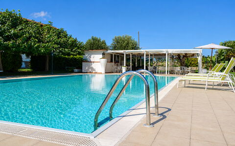 Casa Dafne: Schwimmbad, Resort, Verbundwerkstoff, Schatten, Freizeit, Gartenmöbel, Eco Hotel, Hotel, Freizeitzentrum, Sonnenliege