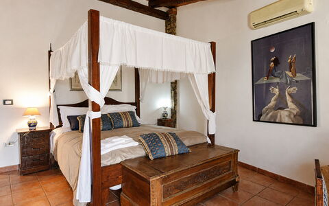 Casa Dafne: Möbel, Bett, Interior Design, Schlafzimmer, Flooring, Holz, Fussboden, Zimmer, Bedding, Decke