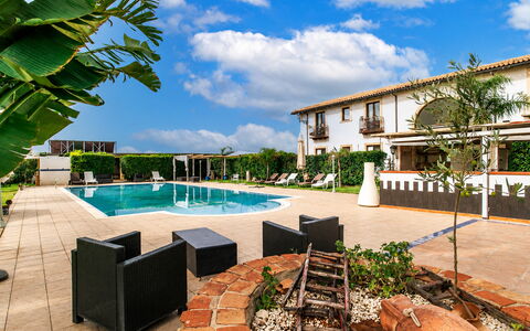 Casa Dafne: Schwimmbad, Resort, Wohngebiet, Estate, Eco Hotel, Hazienda, Landscaping, Bauernhaus, Villa, Hof