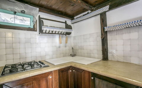 Casa Dafne: Küche, Flooring, Interior Design, Decke, Spüle, Countertop, Fussboden, Major Appliance, Herd, Küchengerät