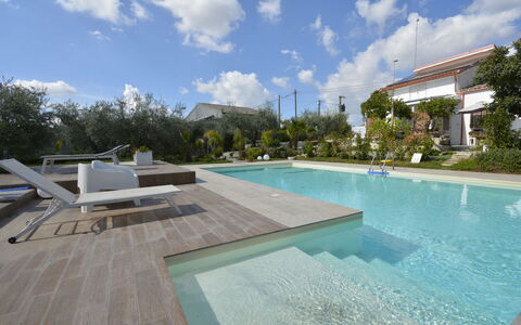 La Dimora di Diana: Schwimmbad, Resort, Verbundwerkstoff, Garten, Landscaping, Water Feature, Schatten, Eco Hotel, Hinterhof, Freizeit