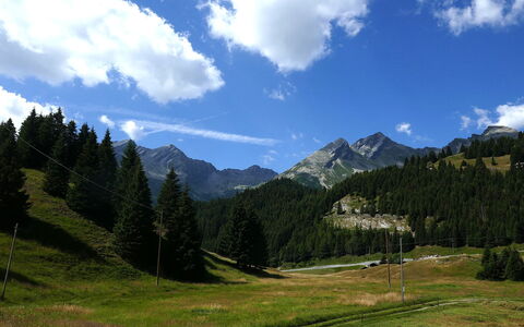 Nido delle Alpi: Himmel, Berg, Bergforms, Gras, Natur, Grün, Hügel, Natürlichen Umgebung, Natürliche Landschaft