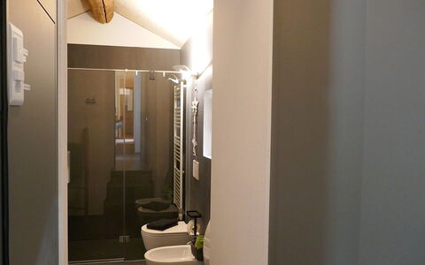 Nido delle Alpi: Wand, Flooring, Interior Design, Armatur, Fussboden, Decke, Badezimmer, Beleuchtung, Installation, Zimmer
