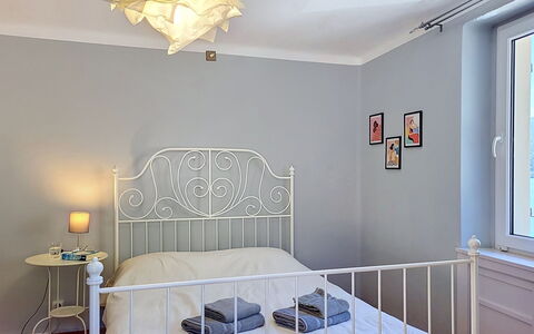 Casa Yakamos: Möbel, Bett, Interior Design, Schlafzimmer, Wand, Bedding, Fussboden, Flooring, Bettdecke, Zimmer