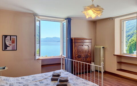Casa Yakamos: Interior Design, Schlafzimmer, Möbel, Fussboden, Bett, Bedding, Flooring, Zimmer, Bettdecke, Linens