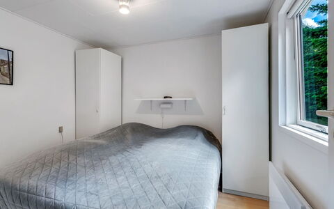 Anina - 300M from the Sea: Bett, Schlafzimmer, Interior Design, Möbel, Bettdecke, Decke, Flooring, Fussboden, Bedding, Zimmer