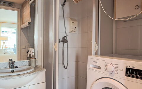 Xaloc: Interior Design, Flooring, Armatur, Fussboden, Waschmaschine, Sinken, Badezimmer, Zimmer, Zapfhahn, Installation