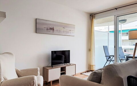 Xaloc: Möbel, Interior Design, Flooring, Fussboden, Holz, Decke, Couch, Zimmer, Wohnzimmer, Beleuchtung