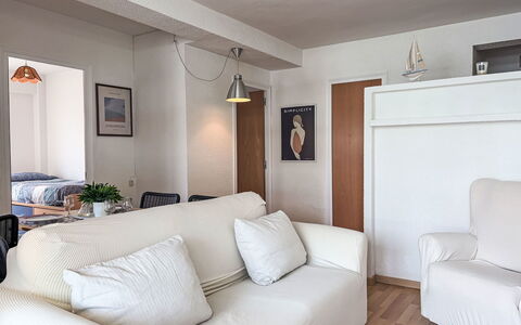 Xaloc: Möbel, Interior Design, Couch, Flooring, Wand, Fussboden, Holz, Zimmer, Wohnzimmer, Wohnung